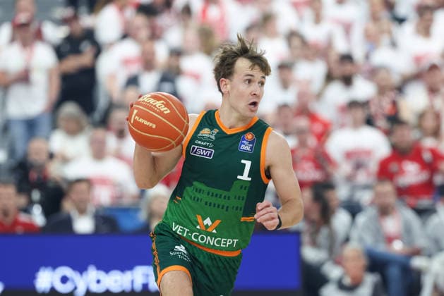 Steven Ashworth Vet Concept Gladiators Trier, 01 with ball, GER, FC Bayern Basketball vs Vet Concept Gladiators Trier, basketball, easycredit Basketball Bundesliga, playoffs, quarterfinals season 2025 2026, 17 05 2026, GER, FC Bayern Basketball vs Vet Concept Gladiators Trier, basketball, easycredit Basketball Bundesliga, playoffs, quarterfinals season 2025 2026, 17 05 2026 Muenchen Copyright: xEibner-Pressefoto JennixMaulx EP_JML