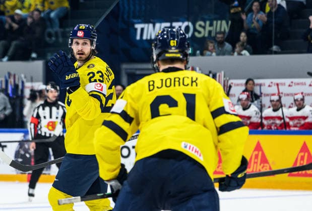 260517 Oliver Ekman Larsson of Sweden celebrates with Viggo Björck after scoring 0 2 during the 2026 IIHF Ice Hockey World Championship match between Denmark and Sweden on May 17, 2026 in Fribourg Photo Jesper Zerman BILDBYRAN kod JZ JZ0716 ishockey ice hockey ishockey vm 2026 vm 2026 iihf world championship danmark denmark sverige sweden bbeng jubel  Copyright: JESPERxZERMAN BB260517JZ038