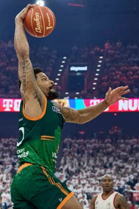 German Basketball Bundesliga BBL , FC Bayern Munich Basketball vs VET CONCEPT GLADIATORS Trier, Munich FC Bayern Basketball, Trier VET CONCEPT GLADIATORS, 2026 05 17 in Munich SAP Garden KING Urald VET CONCEPT GLADIATORS TRIER Power Forward PF Nr20 TRI20 sportworld Munich SAP Garden Bayern Germany