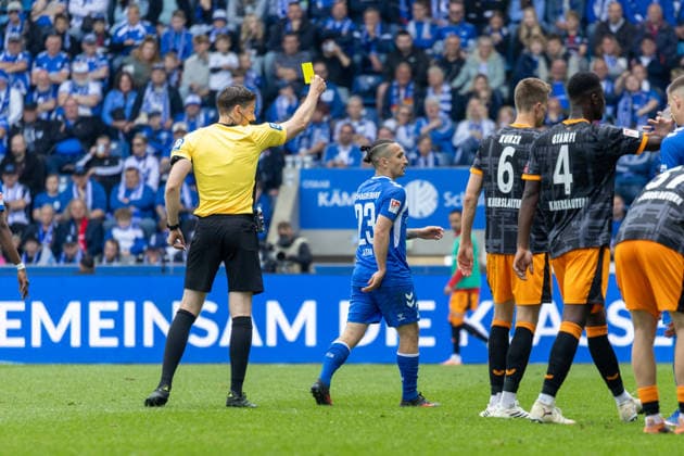 Germany 2 Bundesliga, Matchday 34, Season 2025 2026, 1 FC Magdeburg vs 1 FC Kaiserslautern Avnet Arena Magdeburg Dr Max Burda Referee with yellow card Copyright: xMichellexLukax