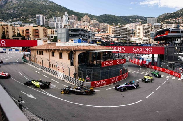 Sport Bilder des Tages 2026 FORMULA E MONACO ePRIX 77 BARNARD Taylor (gbr), DS Penske, DS E-Tense FE25, action 03 MARTI Pepe (spa), Cupra Kiro, Porsche 99X Electric WCG3, action during the Monaco ePrix, 9th and 10th round of the 2025-26 ABB FIA Formula E World Championship, WM, Weltmeisterschaft on the Circuit de Monaco from Mai 16 to 17, 2026 in Monte-Carlo, Monaco - Copyright: xJoaoxFilipex