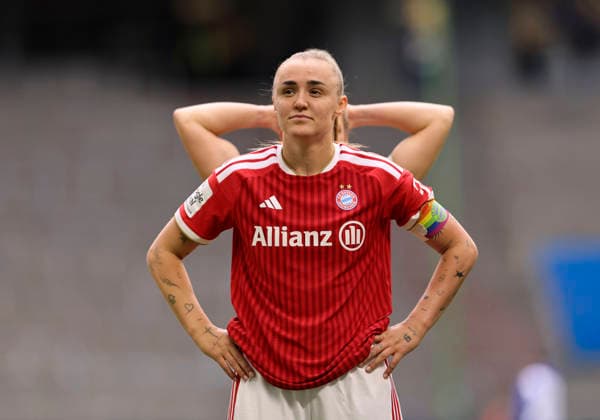 Symbol photo Mirror image , the goal scorer Georgia STANWAY FC Bayern and behind Linda Dallmann FC Bayern Soccer Pixel Bundesliga Women 26 Matchday on Sun 17 05 2026 Hamburger SV FC Bayern München