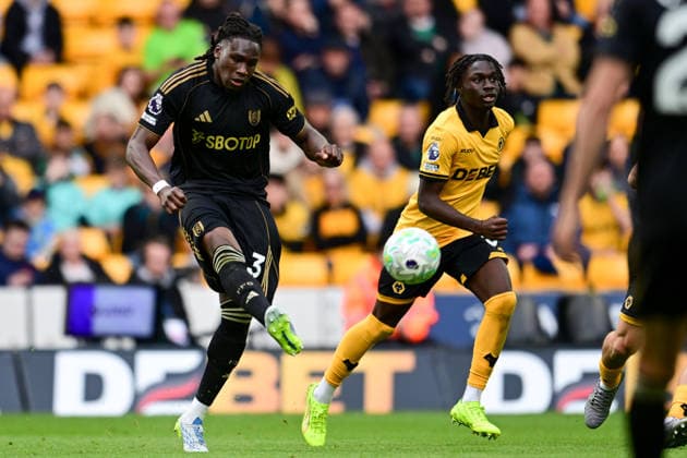 Wolverhampton Wanderers v Fulham, Premier League Fulham defender Calvin Bassey (3) on defensive duties under pressure from Wolverhampton Wanderers midfielder Mateus Mane (36) during the Premier League match between Wolverhampton Wanderers and Fulham at Molineux, Wolverhampton, UK on 17 May 2026. Wolverhampton Molineux West Midlands UK Editorial use only DataCo restrictions apply See www.football-dataco.com , Copyright: xDennisxGoodwinx PSI-24264-0059