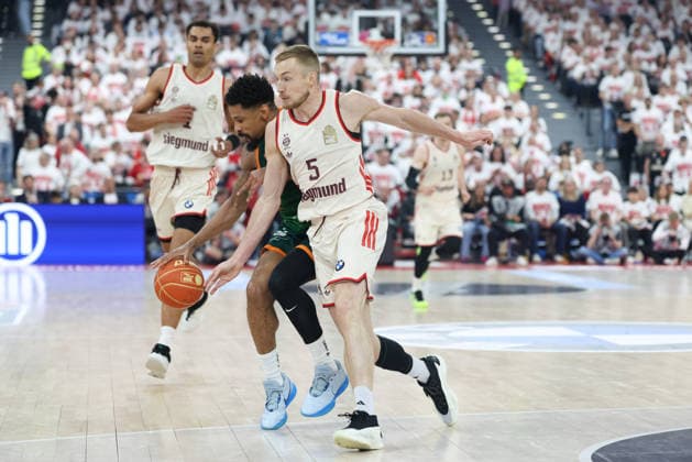 Nolan Adekunle Vet Concept Gladiators Trier, 22 with Niels Giffey FC Bayern Basketball, 05 , GER, FC Bayern Basketball vs Vet Concept Gladiators Trier, Basketball, easycredit Basketball Bundesliga, Playoffs, Quarterfinals Season 2025 2026, 17 05 2026, GER, FC Bayern Basketball vs Vet Concept Gladiators Trier, Basketball, easycredit Basketball Bundesliga, Playoffs, Quarterfinals Season 2025 2026, 17 05 2026 Muenchen Copyright: xEibner-Pressefoto JennixMaulx EP_JML