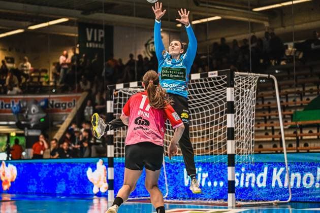 Scene with Tina Wagenlader 14 SV Halle Neustadt and Celina Meißner 61 Frisch auf Göppingen Women in the EWS Arena Scene with Tina Wagenlader 14 SV Halle Neustadt and Celina Meißner 61 Frisch auf Göppingen Women Copyright: xspeedshotx