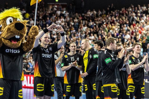 The players of the German team are happy about their performance after the match, Justus Fischer Germany, 54 forms a heart towards the spectators GER, Germany GER vs Denmark DEN , handball, international match, men, season 2025 2026, 17 05 2026 GER, Germany GER vs Denmark DEN , handball, international match, men, season 2025 2026, 17 05 2026 Cologne Copyright: xEibner-Pressefoto GerhardxWingenderx EP_GWR