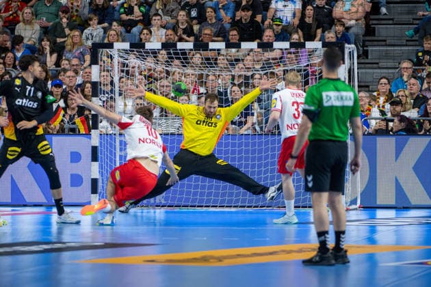 Mens Handball International Match, Germany Denmark May 17, 2026 Marcus Midtgaard Denmark, 10 , Andreas Wolff Germany Germany, 33 , Mens Handball International Match, Germany Denmark May 17, 2026 Copyright: xBEAUTIFULxSPORTS Erlhofx