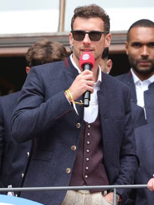 17 05 2026, Champion celebration at Munich City Hall, Marienplatz Muenchen, in the picture farewell to Leon Goretzka FC Bayern Muenchen