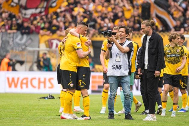 17 05 2026, xomx, Soccer 2 Bundesliga, Dynamo Dresden Holstein Kiel v l The game is over and done cheers at SGD farewell Stefan Kutschke Dynamo Dresden DFL DFB REGULATIONS PROHIBIT ANY USE OF PHOTOGRAPHS as IMAGE SEQUENCES and or QUASI VIDEO Dresden