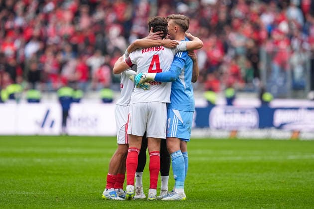 17 05 2026, xydrx, Herren, Fußball, 2 Bundesliga, Hannover 96 1 FC Nürnberg, Saison 2025 2026, Heinz von Heiden Arena Fabio Gruber 1 FC Nürnberg, 4 und Jan Reichert 1 FC Nürnberg, 1 freuen sich über den 3 3 Endstand DFB regulations prohibit any use of photographs as image sequences and or quasi video Copyright: HMBxMedia YannisxDreimann
