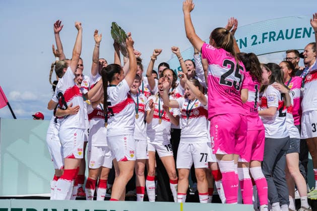 2 Frauen Bundesliga SC Sand vs VfB Stuttgart, 17 05 2026 The VfB Stuttgart team at the championship celebration and holding up the trophy 2 Frauen Bundesliga SC Sand vs VfB Stuttgart, Adams Arena SC Sand, 17 05 2026 DFB DFL REGULATIONS PROHIBIT ANY USE OF PHOTOGRAPHS AS IMAGE SEQUENCES AND OR QUASI VIDEO Copyright: xBEAUTIFULxSPORTS Boscox