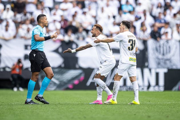 Brasileirao 2026: Santos vs. Coritiba SAO PAULO, BRAZIL - MAY 16: Neymar is substituted after confusion involving substitutions and the fourth official in the match between Santos and Coritiba, valid for the Sixteenth round of the Brasileirao 2026, this Sunday (17), at Neo Quimica Arena, SP, Brazil on May 17, 2026. Copyright: xJhonyxInacioxJhonyxInaciox