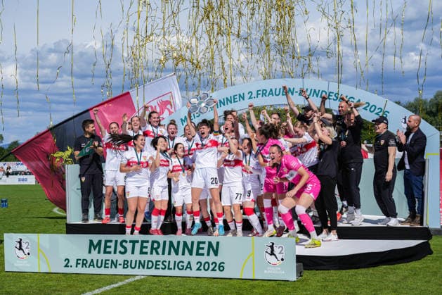 2 Frauen Bundesliga SC Sand vs VfB Stuttgart, 17 05 2026 The VfB Stuttgart team at the championship celebration and holding up the trophy 2 Frauen Bundesliga SC Sand vs VfB Stuttgart, Adams Arena SC Sand, 17 05 2026 DFB DFL REGULATIONS PROHIBIT ANY USE OF PHOTOGRAPHS AS IMAGE SEQUENCES AND OR QUASI VIDEO Copyright: xBEAUTIFULxSPORTS Boscox