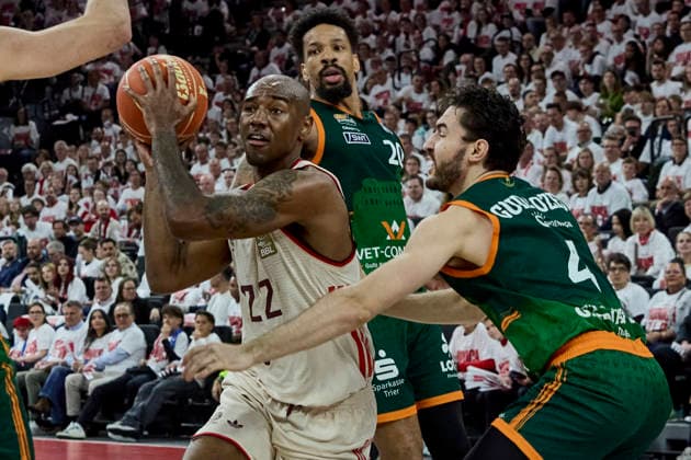 German Basketball Bundesliga BBL , FC Bayern Munich Basketball vs VET CONCEPT GLADIATORS Trier, Munich FC Bayern Basketball, Trier VET CONCEPT GLADIATORS, 2026 05 17 in Munich SAP Garden MIKE Isiaha FC Bayern Munich Basketball Power Forward PF Nr22 FCBB22 , GUILLOZET Clay VET CONCEPT GLADIATORS TRIER Shooting Guard SG Nr4 TRI4 sportworld Munich SAP Garden Bayern Germany