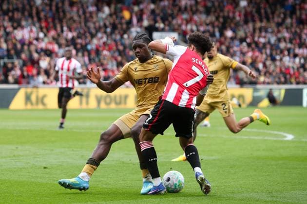 Kevin Schade of Brentford is fouled by Jaydee Canvot of Crystal Palace Brentford v Crystal Palace, Football, Premier League, The Gtech Community Stadium, London, UK - 17 05 2026 EDITORIAL USE ONLY No use with unauthorised audio, video, data, fixture lists, club league logos or live services. Online in-match use limited to 120 images, no video emulation. No use in betting, games or single club league player publications. Copyright: xAnthonyxHanc Shutterstockx 16880122ar