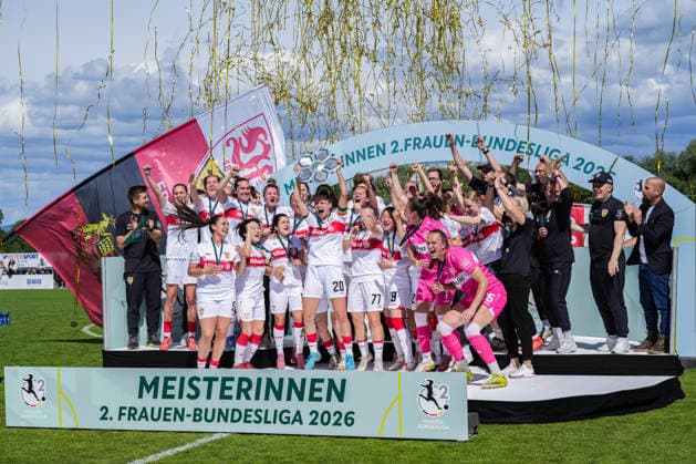 2 Frauen Bundesliga SC Sand vs VfB Stuttgart, 17 05 2026 The VfB Stuttgart team at the championship celebration and holding up the trophy 2 Frauen Bundesliga SC Sand vs VfB Stuttgart, Adams Arena SC Sand, 17 05 2026 DFB DFL REGULATIONS PROHIBIT ANY USE OF PHOTOGRAPHS AS IMAGE SEQUENCES AND OR QUASI VIDEO Copyright: xBEAUTIFULxSPORTS Boscox