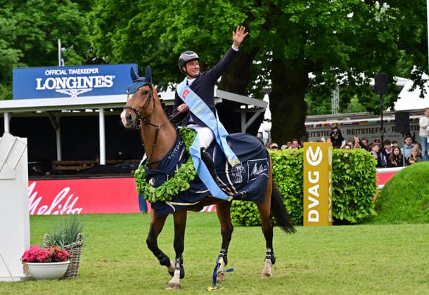 GER Al Shira aa German Jumping Dressage Derby Hamburg, Al Shira aa 95 German Jumping Derby 17 05 2026, GER Al Shira aa German Jumping Dressage Derby Hamburg, PAl Shira aa 95 German Jumping Derby presented by Melitta CSI4 Al Shira aa Derby Tour Final in the picture winner Frederic Tillmann GER on DSP Comanche VL on the way to the award ceremony nordphotoxGmbH xWitke nph00002