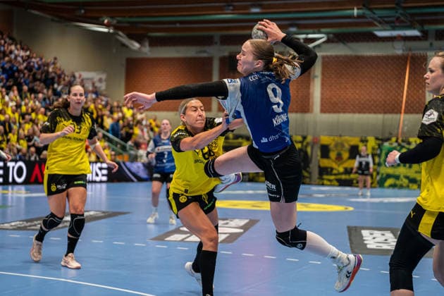 HSG Blomberg Lippe GER vs Borussia Dortmund GER Handball, 1 Handball Bundesliga Women, Final, Match 1, 17 5 2026, Season 2025 2026, Dortmund Nieke Kuehne HSG Blomberg Lippe, 09 in goal throw against Dana Bleckmann Borussia Dortmund, 66 Dortmund Sporthalle Wellinghofen Germany