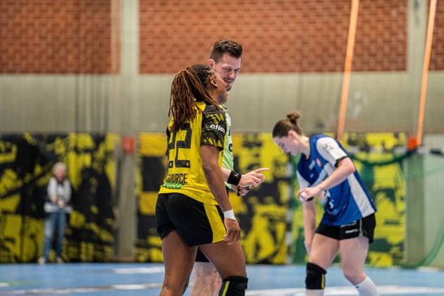 HSG Blomberg Lippe GER vs Borussia Dortmund GER Handball, 1 Handball Bundesliga Women, Final, Match 1, 17 5 2026, Season 2025 2026, Dortmund Deborah Lassource Borussia Dortmind, 22 discussed with Darnel Jansen referee Dortmund Sporthalle Wellinghofen Germany