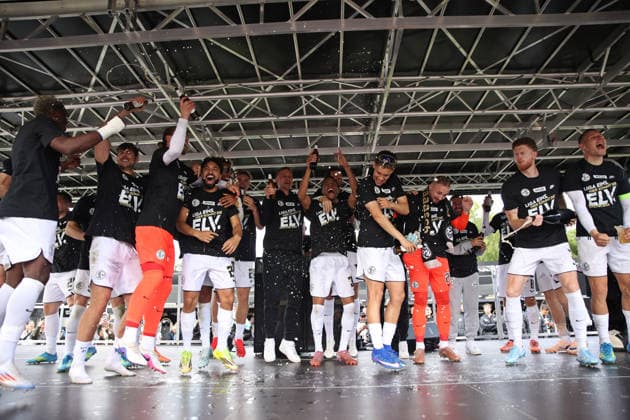 17 05 2026, Football, Men, 2 Bundesliga, Season 2025 2026, SV 07 Elversberg SC Preußen Münster, The SV 07 Elversberg team celebrates promotion to the 1 Bundesliga Elversberg Ursapharm Arena an der Kaiserlinde Saarland Germany DEU Copyright: xSebastianxBachx