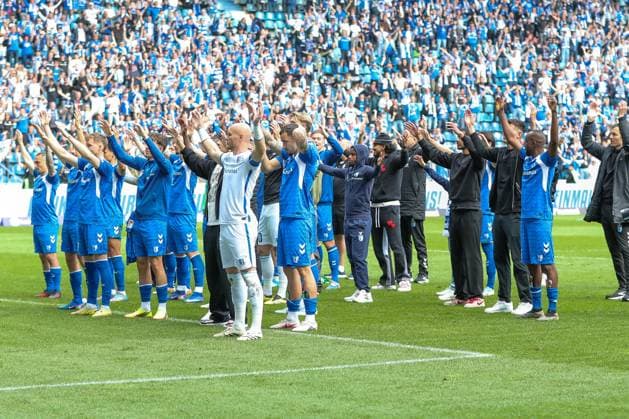 17 05 2026, xgox, Soccer 2 Bundesliga 1 FC Magdeburg 1 FC Kaiserslautern emspor, v l Magdeburgs players thank the fans DFL DFB REGULATIONS PROHIBIT ANY USE OF PHOTOGRAPHS as IMAGE SEQUENCES and or QUASI VIDEO Magdeburg