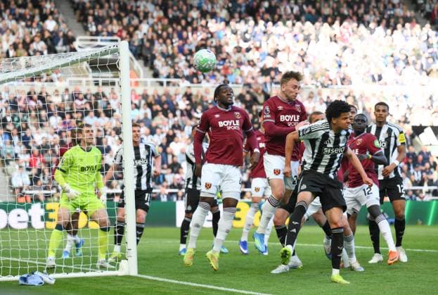 William Osula of Newcastle United heads the ball Newcastle United v West Ham United, Premier League, Football, St James Park, Newcastle, UK - 17 May 2026Newcastle St James Park United Kingdom EDITORIAL USE ONLY No use with unauthorised audio, video, data, fixture lists, club league logos or live services. Online in-match use limited to 120 images, no video emulation. No use in betting, games or single club league player publications.  Copyright: xRichardxLee Shutterstockx 16877466ac