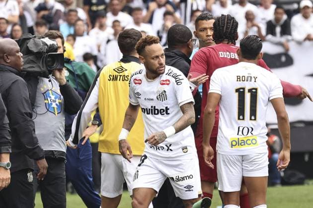 RECORD DATE NOT STATED match between Santos and Coritiba for the Brazilian championship Sao Paulo (SP), 05 17 2026 Santos Coritiba Brazilian Championship Neymar leaves the game after the board goes up by mistake in the match between Santos against Coritiba, valid for the 16th round of the Brazilian Championship, at Neo Quimica Arena, this Sunday (17).(Foto: Leco Viana Thenews2 imago images) SPO  Copyright: xLecoxVianax