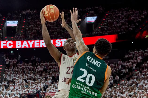 German Basketball Bundesliga BBL , FC Bayern Munich Basketball vs VET CONCEPT GLADIATORS Trier, Munich FC Bayern Basketball, Trier VET CONCEPT GLADIATORS, 2026 05 17 in Munich SAP Garden MIKE Isiaha FC Bayern Munich Basketball Power Forward PF Nr22 FCBB22 , KING Urald VET CONCEPT GLADIATORS TRIER Power Forward PF Nr20 TRI20 sportworld Munich SAP Garden Bayern Germany