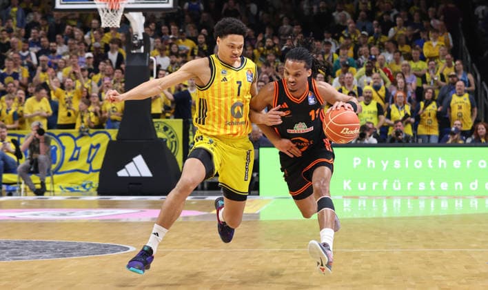 Jack Kayil, Alonzo Verge on the ball duel Match scene Action Sport Basketball BBL Bundesliga Mens Play Off quarter-final season 2025 2026 17 05 2026 ALBA Berlin vs SC Rasta Vechta