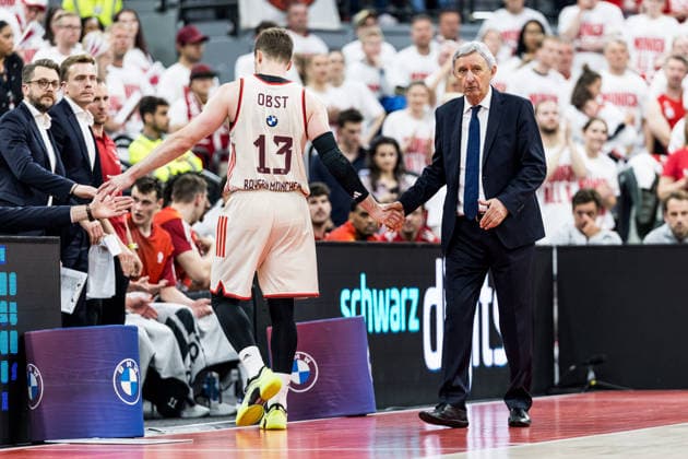 MUNICH, GERMANY - MAY 17: Andreas Andi Obst (FC Bayern Muenchen, 13) handshake with Svetislav Pesic (Headcoach FC Bayern Muenchen) during the easyCredit Basketball Bundesliga Playoffs Quarterfinal Game 1 between FC Bayern Muenchen vs. Vet-Concept Gladiators Trier at SAP Garden on match 1 of the Playoffs Quarterfinals Best of Five of easyCredit Basketball Bundesliga on May 17, 2026 in Munich, Germany. Bavaria Germany Copyright: xSteffiexWunderlx