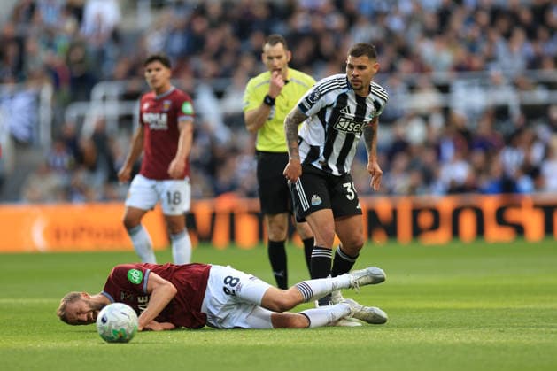 Newcastle United v West Ham United Premier League Tom‡? Sou?ek of West Ham United is fouled by Bruno Guimar‹es of Newcastle United during the Premier League match at St. James s Park, Newcastle 17 05 2026 UK Newspapers OUT Copyright: xFredxPalmerx FIL-23447-0102