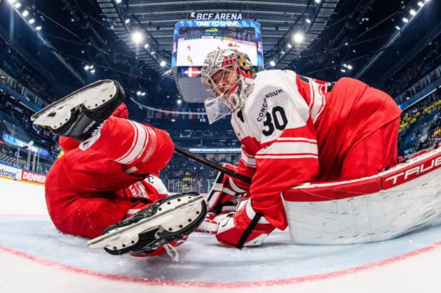 260517 goaltender Mads Sogaard of Denmark during the 2026 IIHF Ice Hockey World Championship match between Denmark and Sweden on May 17, 2026 in Fribourg Photo Jesper Zerman BILDBYRAN kod JZ JZ0716 ishockey ice hockey ishockey vm 2026 vm 2026 iihf world championship danmark denmark sverige sweden bbeng  Copyright: JESPERxZERMAN BB260517JZ079
