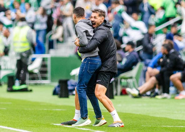 ESP Elche v Getafe LALIGA Players of Elche CF celebrating their first goal during the LALIGA EASPORTS match, Round 37, between Elche and Getafe played at Martinez Valero on May 17, 2026 in Elche Spain Elche Spain Football Copyright: xHugoxIzquierdox xAgenciaxLOFx