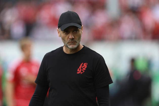Trainer Alexander Ende Fortuna Düsseldorf is disappointed during the 2 Bundesliga match between SpVgg Greuther Fürth and Fortuna Düsseldorf, Sportpark Ronhof Thomas Sommer on May 17, 2026 in Fürth, Germany Photo by Oliver Kaelke DeFodi Images Trainer Alexander Ende Fortuna Düsseldorf looks dejected during the 2 Bundesliga match between SpVgg Greuther Fürth and Fortuna Düsseldorf at Sportpark Ronhof Thomas Sommer on May 17, 2026 in Fürth, Germany Photo by Oliver Kaelke DeFodi Images Photo by Oliver Kaelke DeFodi Images