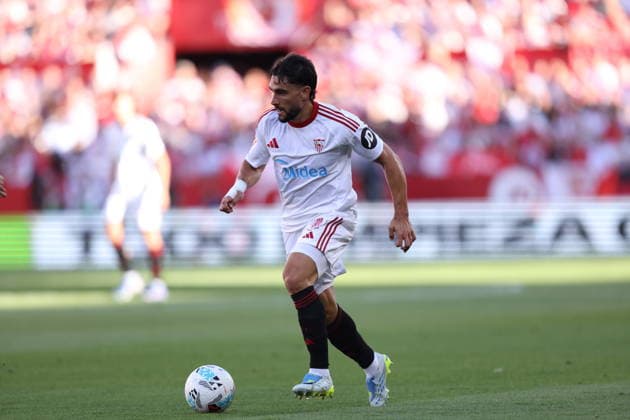 ESP LaLiga EA Sports Sevilla FC v Real Madrid Neal Maupay of Sevilla in action during LaLiga EA Sports, between Sevilla FC v Real Madrid played at Ramon Sanchez Pizjuan Stadium, Sevilla on May 17th, 2026 in Spain Sevilla Spain Futbol Copyright: xRafaelxRomanx xAgenciaxLOFx