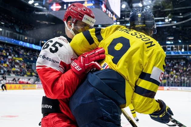 260517 Christian Wejse of Denmark and Linus Karlsson of Sweden during the 2026 IIHF Ice Hockey World Championship match between Denmark and Sweden on May 17, 2026 in Fribourg Photo Jesper Zerman BILDBYRAN kod JZ JZ0716 ishockey ice hockey ishockey vm 2026 vm 2026 iihf world championship danmark denmark sverige sweden bbeng  Copyright: JESPERxZERMAN BB260517JZ096
