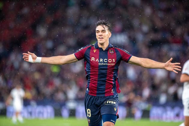 ESP LaLiga EA Sports UD Levante v RCD Mallorca Carlos Espi of Levante scores goal 1 0 and celebrates his first goal in the match against Mallorca during LaLiga EA Sports, between UD Levante v RCD Mallorca played at Ciudad de Valencia Stadium in Valencia on May 17th, 2026 in Spain Valencia Spain Football Copyright: xJudithxAmigox xAgenciaxLOFx