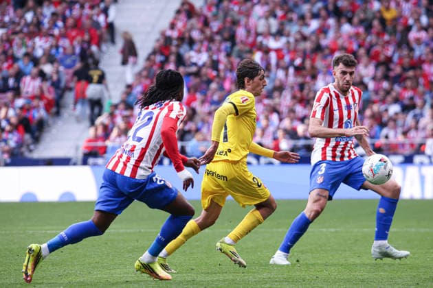 Atletico de Madrid vs Girona, on the 37th matchday of the 2025 26 Spanish First Division May 17, 2026, Madrid, Spain Bryan Gil protects the ball against Matteo Ruggeri and Ademola Lookman during the Spanish championship LaLiga football match between Atletico de Madrid and Girona CF on 17 May 2026 at Estadio Santiago Bernabeu in Madrid, Spain Madrid, Spain Madrid, Spain Madrid Madrid Spain Copyright: xAlejandroxMatiasx
