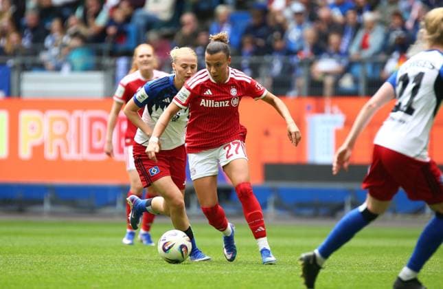 17 05 2026, xcex, GER, Hamburg, Volksparkstadion, Frauenfussball, 1 Bundesliga, DIE LIGA, Google Pixel Frauen Bundesliga, Saison 2025 2026, Spieltag 26, HSV, FCB, Hamburger SV Frauen FC Bayern Muenchen, Arianna Caruso FCB DFL regulations prohibit any use of photographs as image sequences and or quasi video