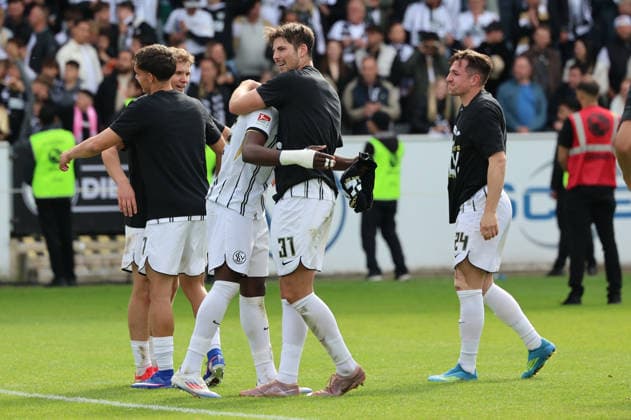 17 05 2026, Football, Men, 2 Bundesliga, Season 2025 2026, SV 07 Elversberg SC Preußen Münster, Maximilian Rohr SV 07 Elversberg , Lasse Günther SV 07 Elversberg , Frederik Schmahl SV 07 Elversberg , David Mokwa SV 07 Elversberg , Luca Schnellbacher SV 07 Elversberg Elversberg Ursapharm Arena an der Kaiserlinde Saarland Germany DEU Copyright: xSebastianxBachx