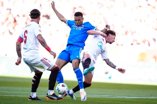 May 17, 2026, Sevilla, Sevilla, SPAIN: Kylian Mbappe of Real Madrid CF and Kike Salas of Sevilla FC in action during the Spanish league, LaLiga EA Sports, football match played between Sevilla FC and Real Madrid at Ramon Sanchez-Pizjuan stadium on May 17, 2026, in Sevilla, Spain. Sevilla SPAIN - ZUMAa181 20260517_zaa_a181_173 Copyright: xJoaquinxCorcherox
