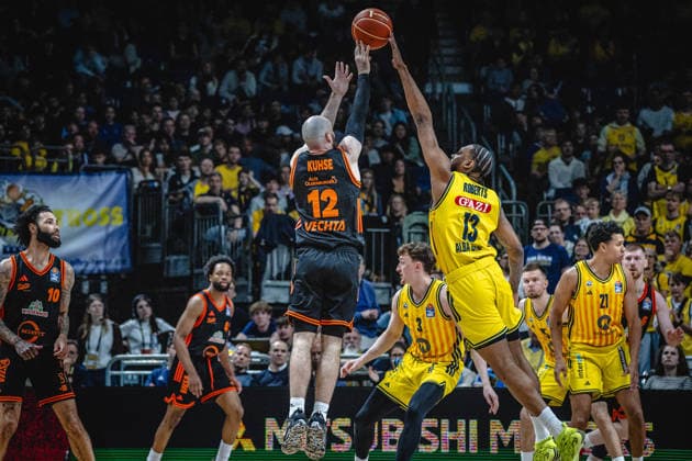 Basketball Berlin 17 05 2026 Season 2025 2026 EasyCredit BBL 1 Bundesliga Men, Men Playoffs Quarterfinals Game 1 Alba Berlin RASTA Vechta Tommy Kuhse Vechta, No 12 J wan Roberts Alba Berlin, No 13