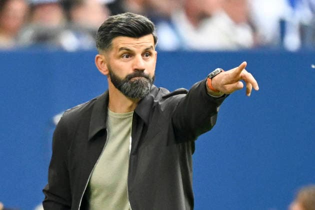 Miron Muslic Schalke gestures gestures gestures 17 05 2026 ¢ Football ¢ FC Schalke 04 vs Eintracht Braunschweig, Veltins Arena, Gelsenkirchen, DFB DFL REGULATIONS PROHIBIT ANY USE OF PHOTOGRAPHS AS IMAGE SEQUENCES AND OR QUASI VIDEO Copyright: xpepphotox xSaschaxWeizx pep00321, pep_20260517_hm_359599