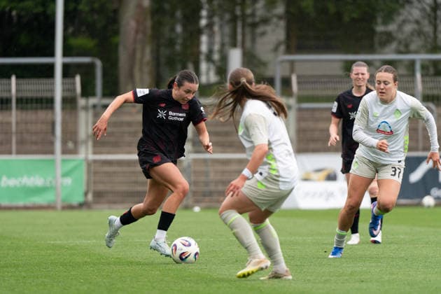 LEVERKUSEN, GERMANY - MAY 17: Loreen Bender (19 Bayer 04 Leverkusen) in action during the Google Pixel Frauen-Bundesliga match between Bayer 04 Leverkusen and SV Werder Bremen at Ulrich-Haberland-Stadion on May 17, 2026 in Leverkusen, Germany. (Photo by Qianru Zhang Press Photo) Copyright: xQianruxZhang SPPx Sportspressphoto_SPR148956
