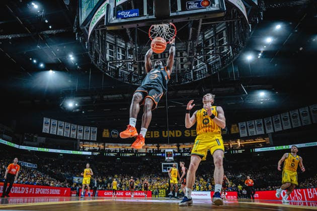 Basketball Berlin 17 05 2026 Season 2025 2026 EasyCredit BBL 1 Bundesliga Men, Men Playoffs Quarterfinals Game 1 Alba Berlin RASTA Vechta TJ Bamba Vechta, No 05 Justin Bean Alba Berlin, No 34