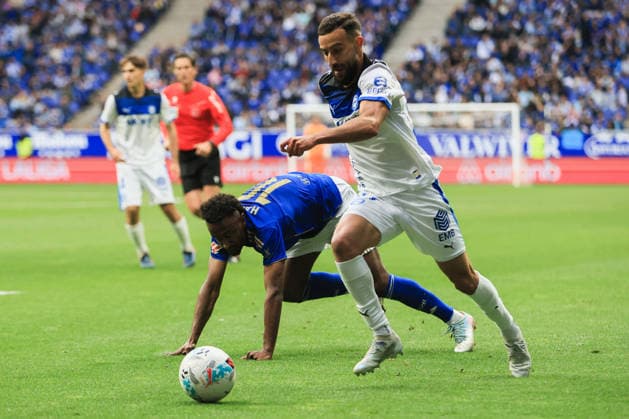 ESP LaLiga EA Sports Real Oviedo v Alaves Abderrahmane Rebbach of Alaves brings the ball foward against Hassan of Real Oviedo during LaLiga EA Sports, between Real Oviedo v Alaves played at Carlos Tartiere Stadium in Oviedo on May 17th, 2026 in Spain Oviedo Spain Futbol Copyright: xAgenciaxLOFx