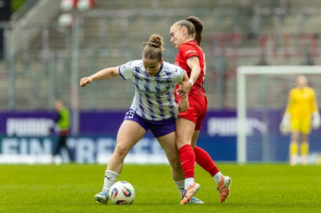 Paulina Platner SGS Essen and Alena Bienz Sport Club Freiburg in a duel during the Women s Soccer Bundesliga match between SGS Essen and Sport Club Freiburg, Stadion an der Hafenstrasse on May 17, 2026 in Essen, Germany, Germany Photo by Mario Hommes DeFodi Images Paulina Platner SGS Essen and Alena Bienz Sport Club Freiburg battle for the ball during the Women s Soccer Bundesliga match between SGS Essen and Sport Club Freiburg at Stadion an der Hafenstrasse on May 17, 2026 in Essen, Germany Photo by Mario Hommes DeFodi Images DFL regulations prohibit any use of photographs as image sequences and or quasi video