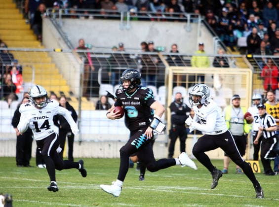from left Milan FABY Tirol , Russel TABOR Muenchen , Felix REITTER Tirol , European Football Alliance, Munich Ravens vs Raiders Tirol, Muenchen, Gruenwalder Stadion, 17 05 26 Copyright: WolfgangxFehrmann