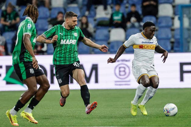 May 17, 2026, Reggio Emilia, REGGIO EMILIA: Sassuolo s Domenico Berardi (L) and Lecce™s Lameck Banda in action during the Italian Serie A soccer match US Sassuolo vs US Lecce at Mapei Stadium in Reggio Emilia, Italy, 17 May 2026. ANSA SERENA CAMPANINI. Soccer: Serie A; Sassuolo - Lecce  - ZUMAa110 20260517_zaf_a110_172 Copyright: xSerenaxCampaninix