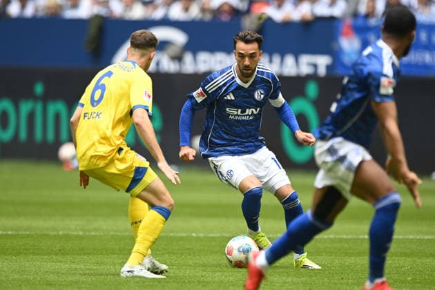 Kenan KARAMAN GE vs Florin FLICK BS Action, Duel, Soccer 2 Bundesliga, Matchday 34, FC Schalke 04 GE Eintracht Braunschweig BS 1 0 on 17 05 2026 at Veltins Arena Gelsenkirchen Germany DFL regulations prohibit any use of photographs as image sequences and or quasi video Â